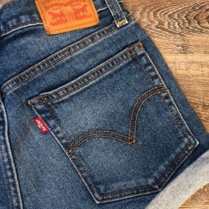Levi’s Rolled Hem High Waisted Shorts Sz 26
